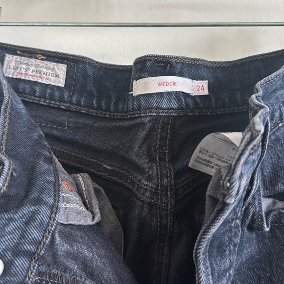 Levi’s - Wedgie, Distressed Black Jeans, 24 - Picture 4 of 7